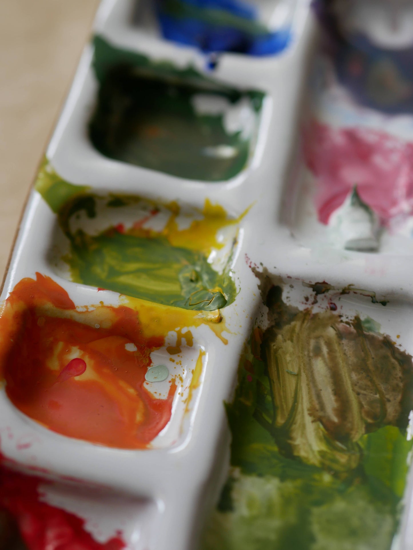 Busy Hands Studio - 7-Pan Ceramic Artist Paint Palette - Watercolor Supplies: Palette Only