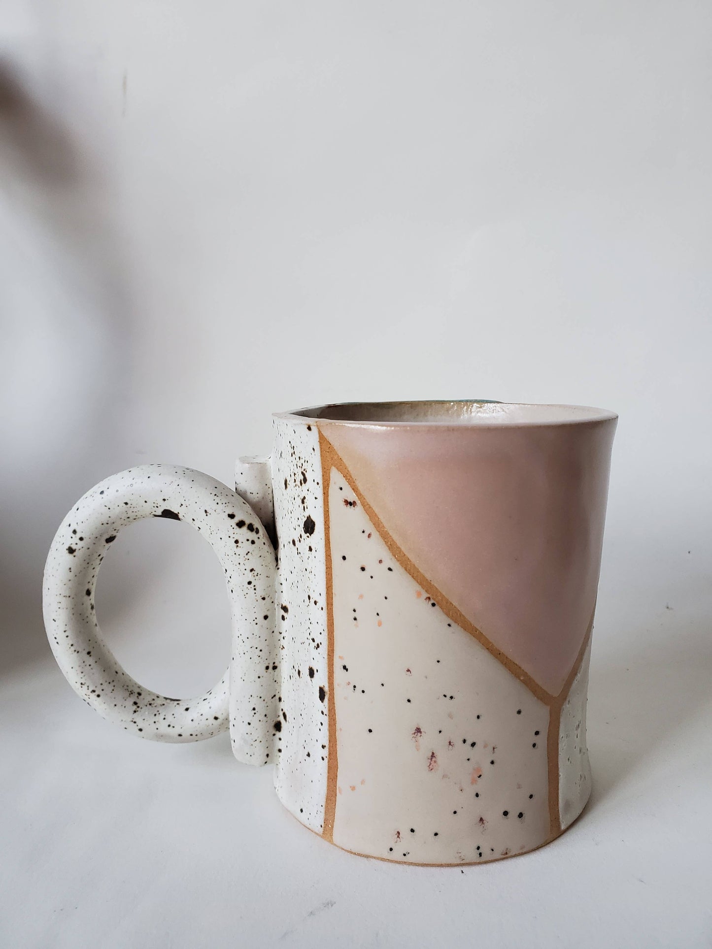 CURIOUS CLAY - Looped Mug (Gold luster)