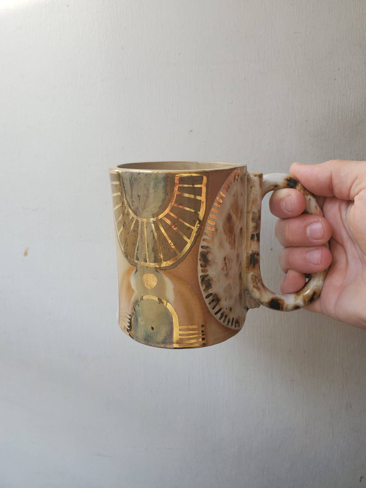 CURIOUS CLAY - Looped Mug (Gold luster)
