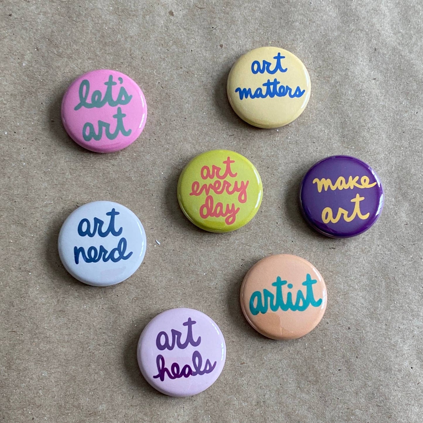 AnneArchy - I heart art pin back button