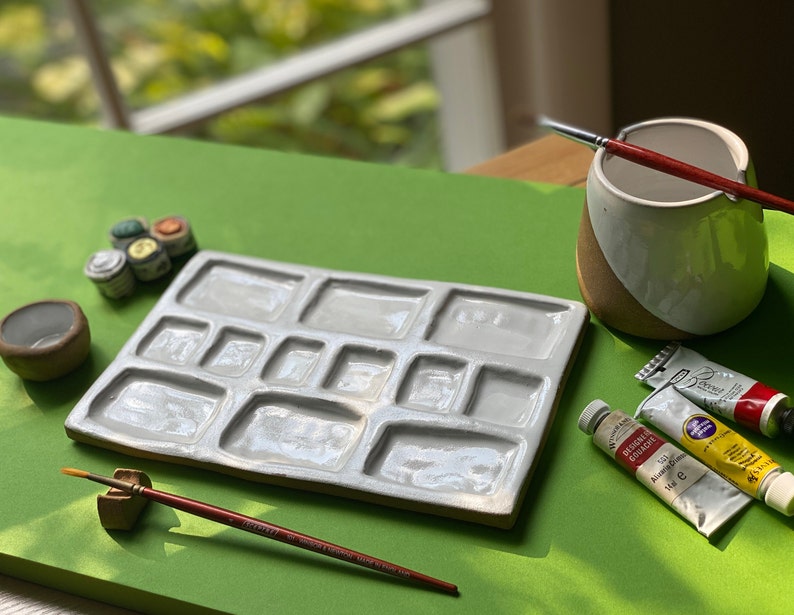 Busy Hands Studio - Large 12-Pan Ceramic Artist Paint Palette